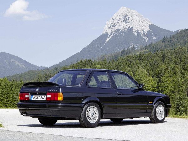 BMW Série 3 E30 deux portes 320is 1988-1990 vue AR - photo BMW, Fabian Kirchbauer