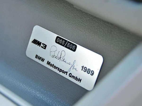 BMW M3 E30 Roberto Ravaglia Edition 1989 plaque commémorative - photo BMW