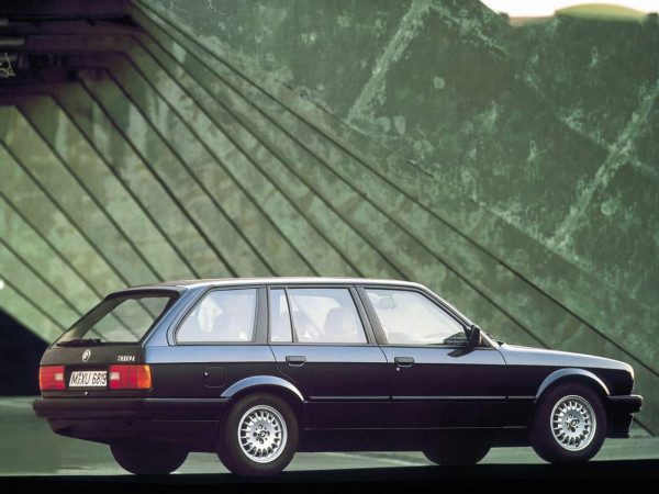 BMW Série 3 E30 Touring 1987-1994 vue AR - photo BMW