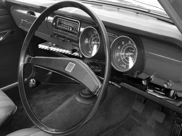 Toyota Corolla 1966-1970 planche de bord - photo Toyota