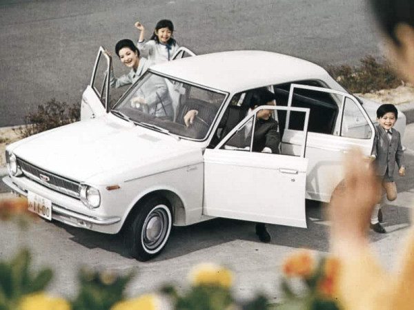 Toyota Corolla sedan 1966-1969 - photo Toyota