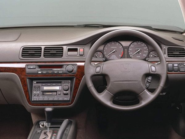 Honda Inspire planche de bord 1995-1998 - photo Honda