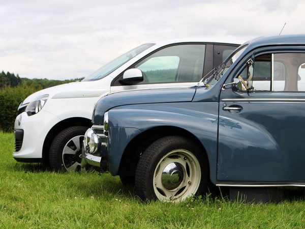 Profils avant Renault 4CV 1956 et Twingo 2016