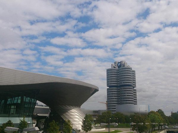 BMW Welt et la tour BMW, siège de la marque à Munich