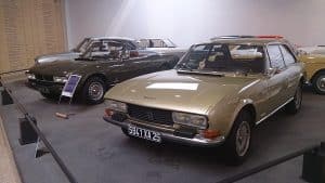 Les Peugeot 504 coupé (millésime 1975) et cabriolet (millésime 1980)