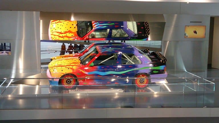 La M3 E30 Art Car réalisée par Ken Done en 1989