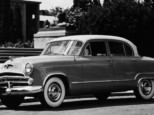 Dodge Coronet Sedan 1953 - photo Chrysler