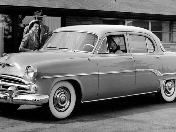 Dodge Royal Sedan 1954 - photo Chrysler