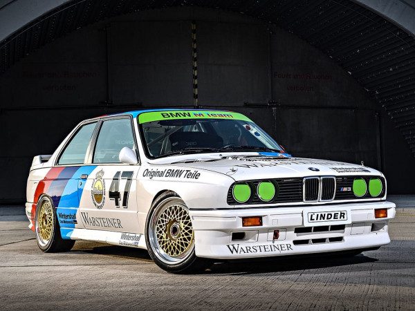 BMW M3 DTM 1987-1993 vue AV - photo BMW