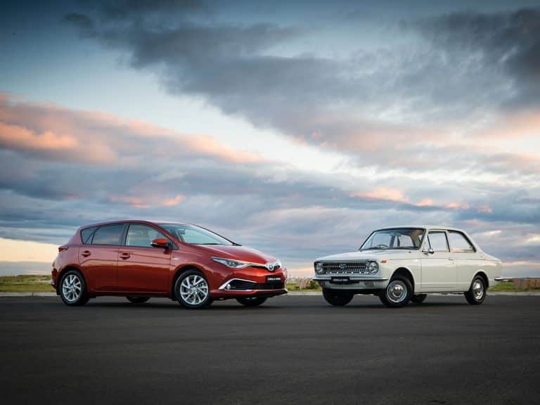 Toyota Corolla 50 ans : Corolla E10 1966 vs Corolla Hatchback E180 2016 - Australie