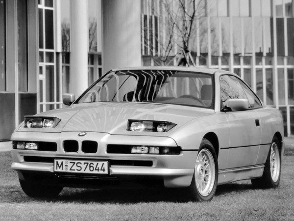 BMW 850i 1989-1992 vue AV avec phares relevés - photo BMW