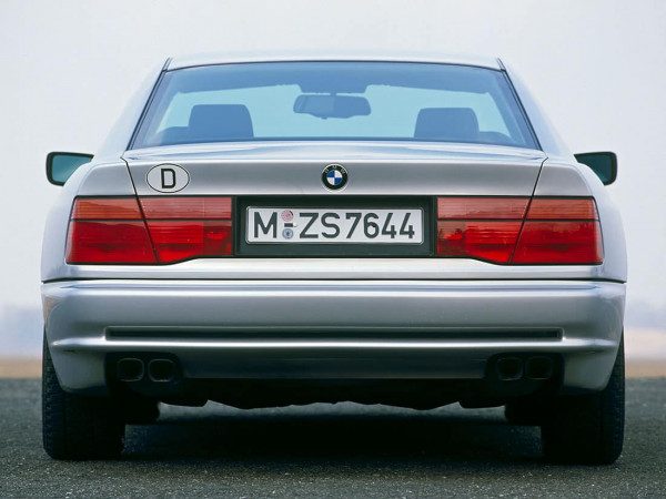 BMW 850i 1989-1992 face arrière - photo BMW