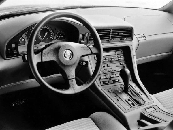 BMW 850i 1989-1992 planche de bord - photo BMW
