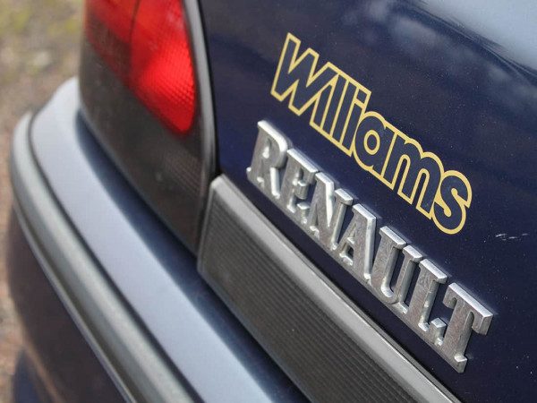 Après Gordini, Alpine, c'est Williams qui signe une sportive Renault dans les années 1990.