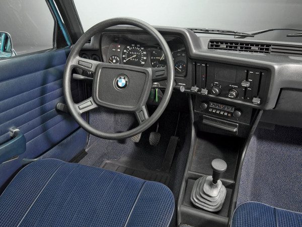BMW Série 3 E21 planche de bord 1976-1979 - photo BMW