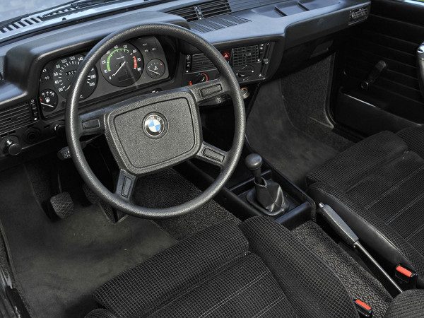 BMW Série 3 E21 323i planche de bord 1979-1982 - photo BMW Classic - Hardy Mutschler