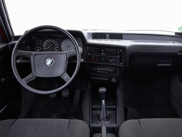 BMW Série 3 E21 planche de bord 1979-1983 - photo BMW Classic - Fabian Kirchbauer