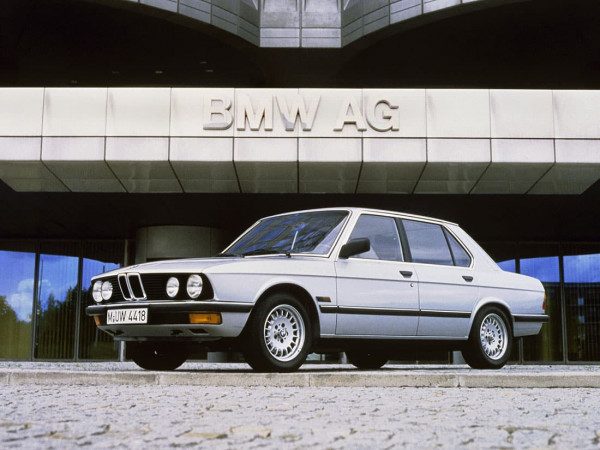 BMW Série 5 E28 1981-1984 vue AV - photo BMW