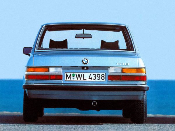 BMW Série 5 E28 518 1981-1984 vue AR - photo BMW