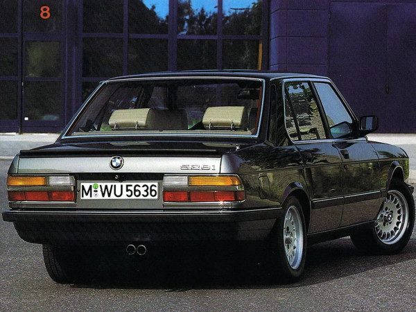 BMW Série 5 E28 528i 1981-1988 vue AR - photo BMW