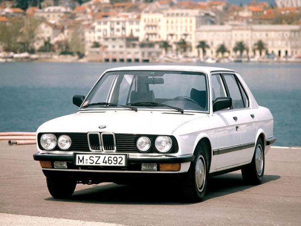 BMW Série 5 E28 524td 1984-1987 vue AV - photo BMW