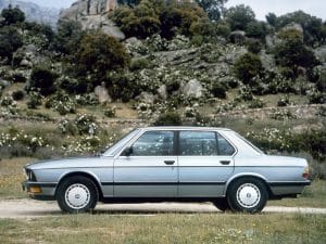 BMW Série 5 E28 1984-1988 profil - photo BMW