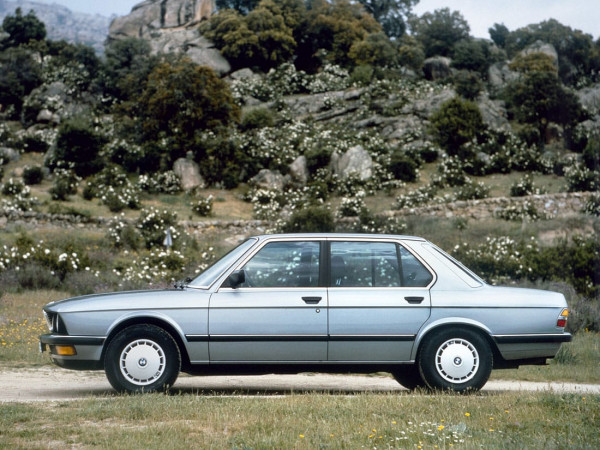 BMW Série 5 E28 1984-1988 profil - photo BMW