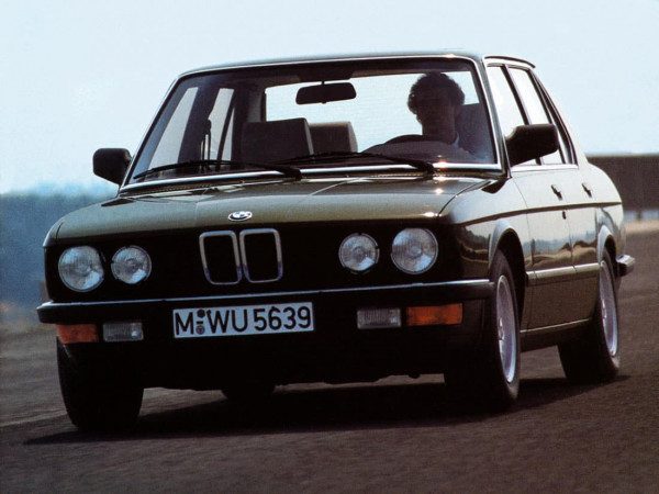 BMW Série 5 E28 525e 1984-1988 vue AV - photo BMW
