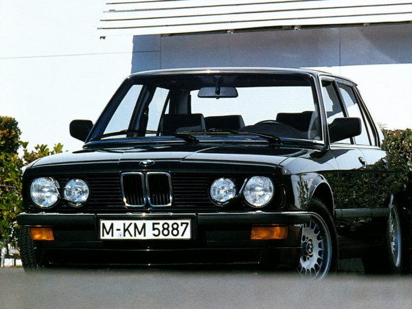 BMW Série 5 E28 528i 1984-1988 vue AV - photo BMW