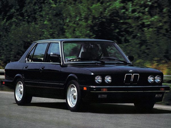 BMW Série 5 E28 535is US 1986-1988 vue AV - photo BMW