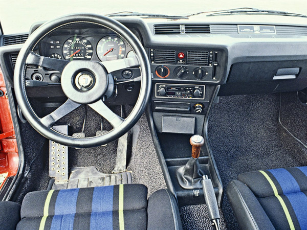 BMW Alpina Série 3 E21 B6 2.8 planche de bord 1979-1983 - photo Alpina