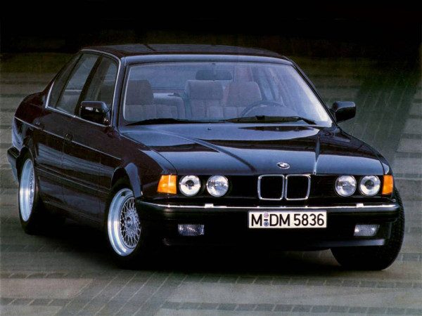 BMW 7-series E32 6 cylindres 735i 1986-1992 vue AV - photo BMW