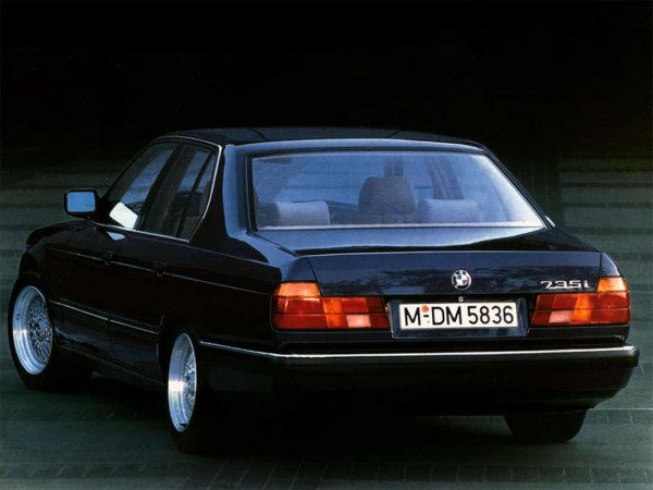 BMW 7-series E32 6 cylindres 735i 1986-1992 vue AV - photo BMW