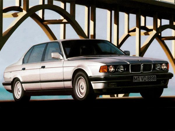 BMW 7-series E32 V8 740i 1992-1994 vue AV - photo BMW