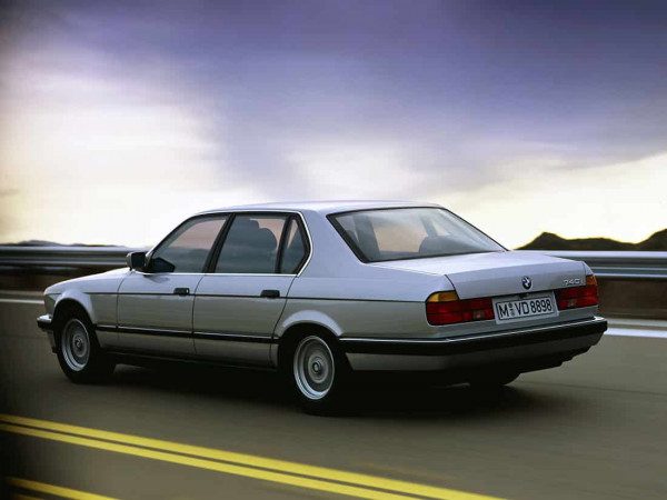 BMW 7-series E32 V8 740i 1992-1994 vue AR - photo BMW