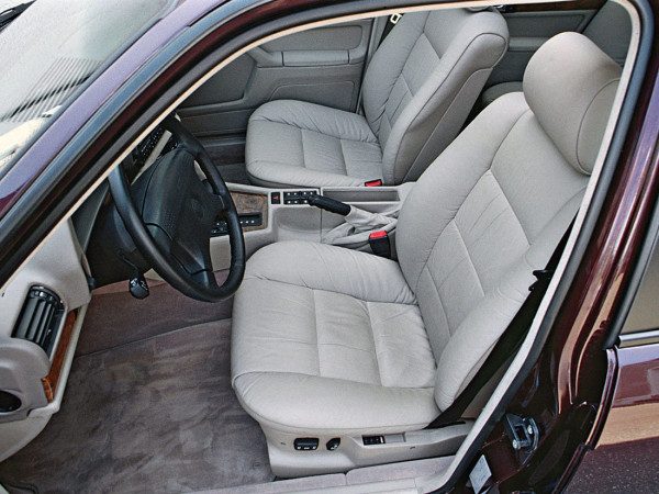 BMW 7-series E32 V8 740i 1992-1994 intérieur - photo : auteur inconnu