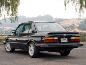 BMW M5 E28 US 1987-1988 vue AR - photo BMW