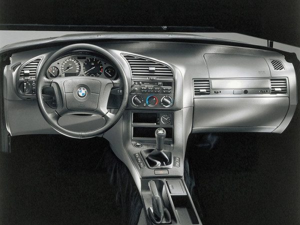 BMW Série 3 E36 1994-1998 planche de bord - photo BMW
