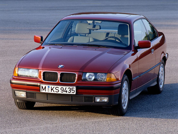 BMW Série 3 E36 Coupé 1993-1996 vue AV - photo BMW