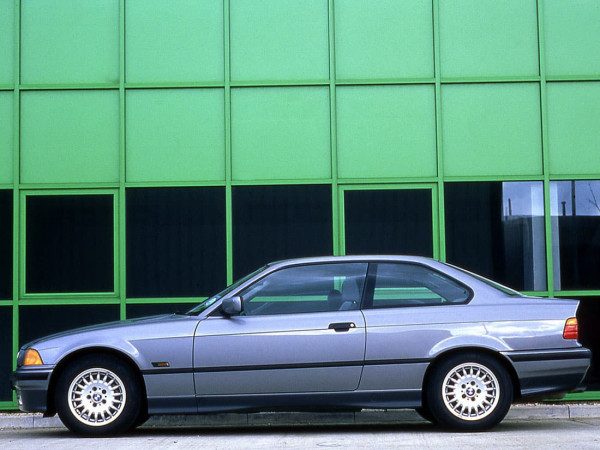 BMW Série 3 E36 Coupé 1992-1996 profil - photo BMW
