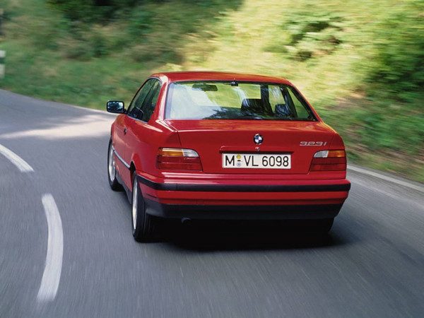 BMW Série 3 E36 Coupé 1993-1996 vue AR - photo BMW