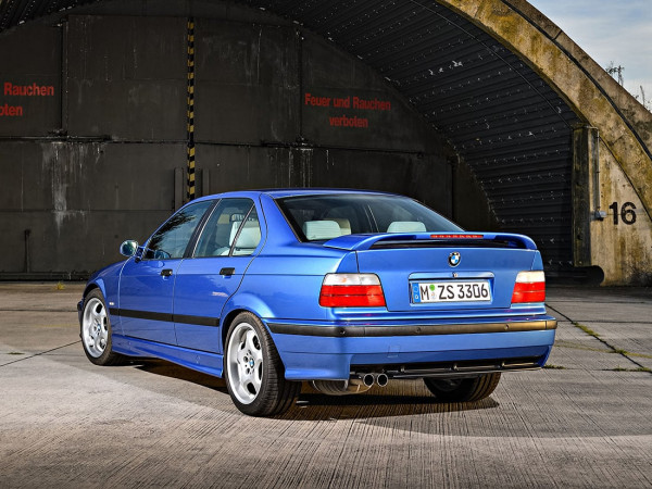 BMW M3 E36 1996-1998 vue AR - photo BMW