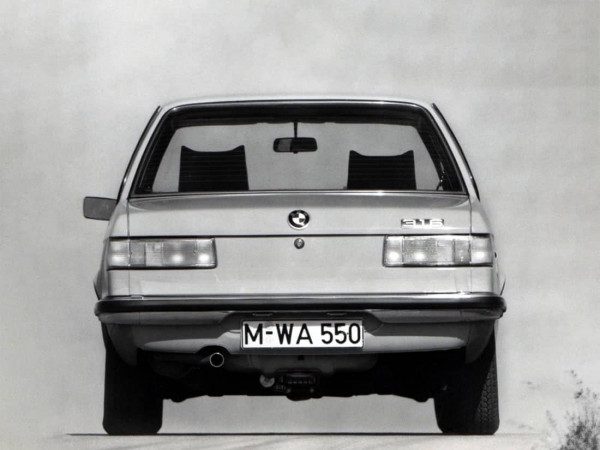 BMW Série 3 E21 316 face arrière 1975 - photo BMW