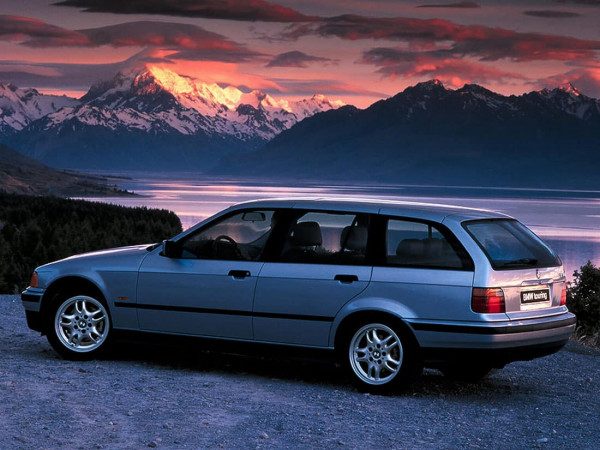BMW Série 3 E36 Touring 1995-1996 vue AR - photo BMW