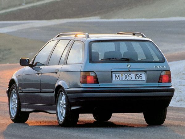 BMW Série 3 E36 Touring 1995-1996 vue AR - photo BMW