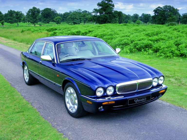 Daimler Super V8 2001 vue AV - photo Jaguar