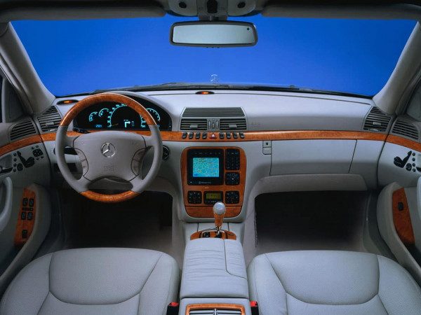 Mercedes Classe S 2001 planche de bord - photo Mercedes-Benz