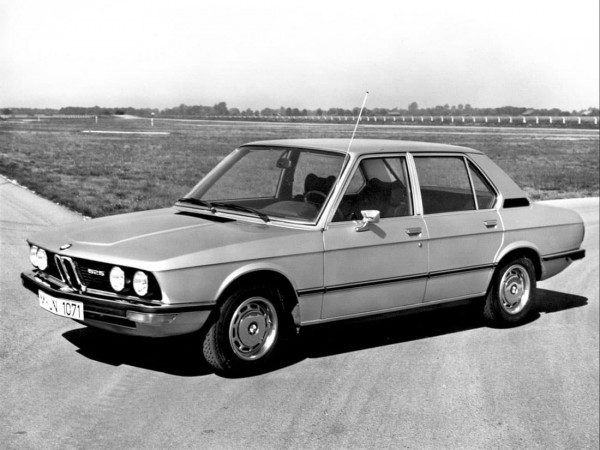 BMW Série 5 E12 525 1973-1976 vue AV - photo BMW