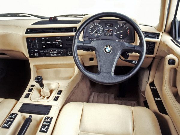 BMW Série 7 E23 745i Afrique du Sud 1984-1987 planche de bord - photo BMW