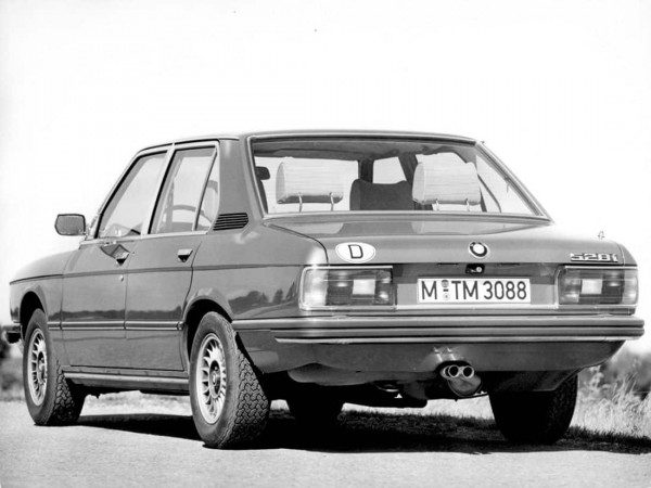 BMW Série 5 E12 528i 1977-1979 vue AR - photo BMW